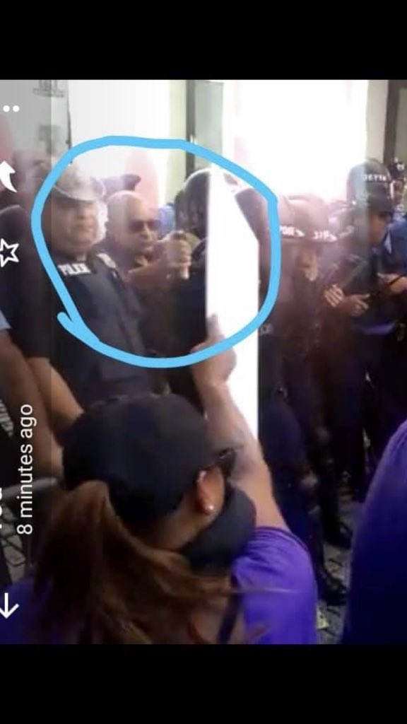 MarcosPerezRam's tweet photo. ¿Este no fue el Gobernador cuya policía le dio escolta al nieto del asesino de las Mirabal hace unas semanas? Aquí algo no cuadra 🤔 https://t.co/Qsot1sHWCM