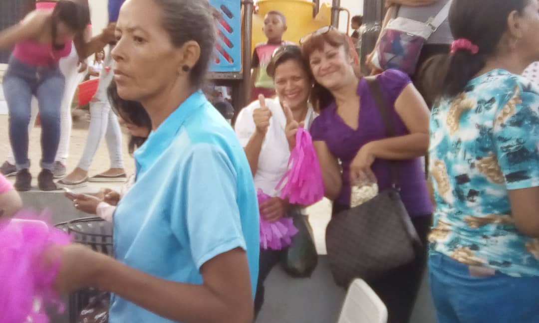 CeibVenezuela's tweet photo. ACOMPAÑADO A LA PROFESORA MILAGRO ITURREZ, JEFA DE ZONA CARABOBO AYMARA AGUIAR, EDITH POR LOS DIRECTORES Y SUPERVISORES D MIGUEL PEÑA VALENC https://t.co/0V52553DD2