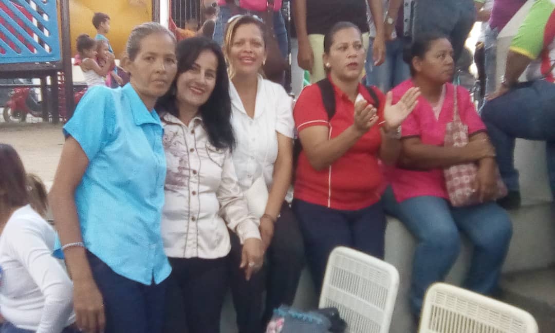 CeibVenezuela's tweet photo. ACOMPAÑADO A LA PROFESORA MILAGRO ITURREZ, JEFA DE ZONA CARABOBO AYMARA AGUIAR, EDITH POR LOS DIRECTORES Y SUPERVISORES D MIGUEL PEÑA VALENC https://t.co/0V52553DD2