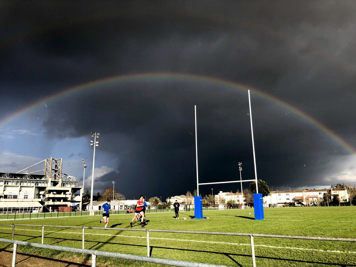 ericvincent47's tweet photo. Un arc en ciel vient apaiser l’humeur très noire du ciel d’Armandie!!.. https://t.co/CPr3SQIucJ