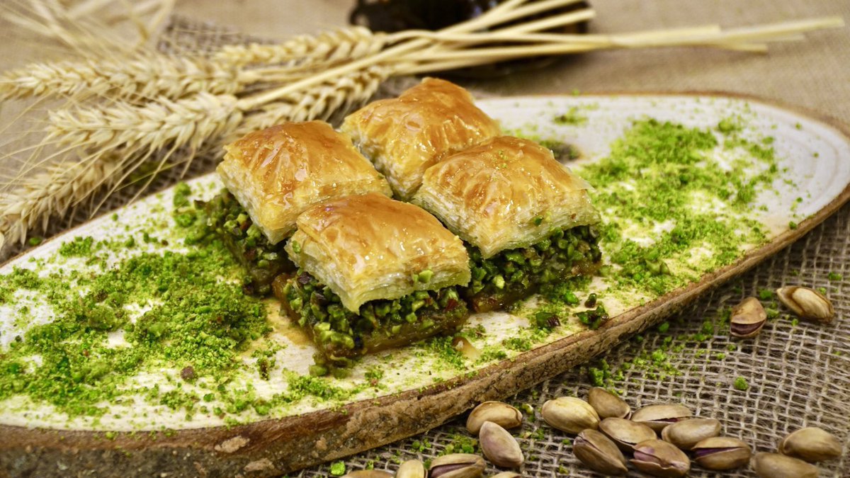 EN TATLI ÇEKİLİŞ 🍯
2 Aralık’a kadar bu tweeti RT yapıp hesabımızı takip eden 3 kişiye, dünyanın dört bir yanına gönderdiğimiz, dillere destan Gaziantep baklavamızdan hediye edeceğiz 🎁
🌐 Online Sipariş: http://baklavacimehmetyildirim.com
Kazanan arkadaşlara şimdiden afiyet olsun 😊