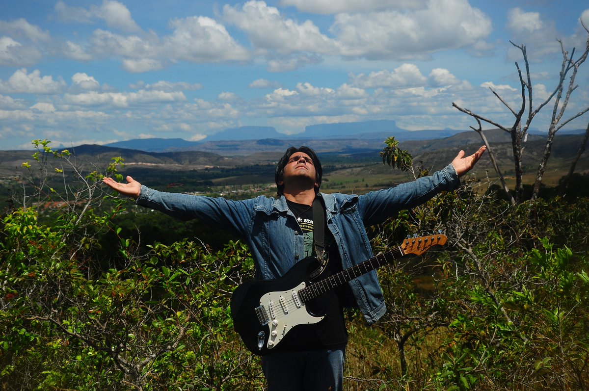 InSituBanda's tweet photo. Disfruta de ésta nueva canción, balada rock hecha con talento de la Gran Sabana Venezuela!
https://t.co/iia0BJEatS https://t.co/HP5luRJpKh