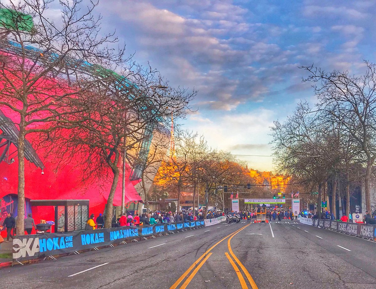 5h15h's tweet photo. #runsea18 #Seattle #marathon https://t.co/H6IzGvAG8k