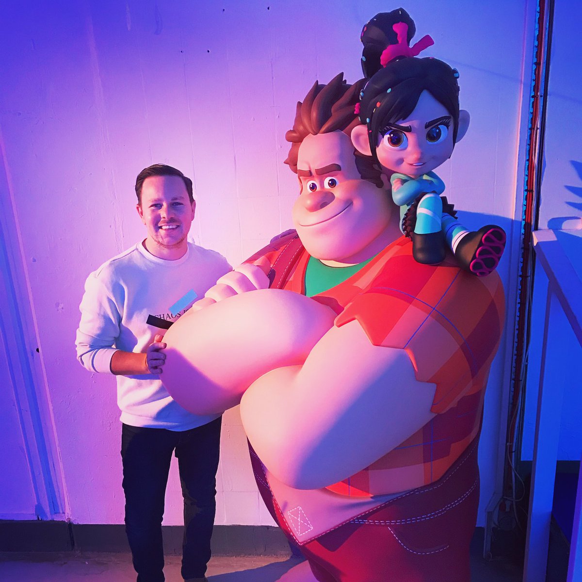 Robert_Leather's tweet photo. This weekend I got to go inside the Internet with #WreckItRalph2 at #WiFi way! Complete with cats, pancakes, real life pop ups and a search bar (an actual bar). Great work @DisneyStudiosUK #ralphbreakstheinternet https://t.co/2Dy0rreF25