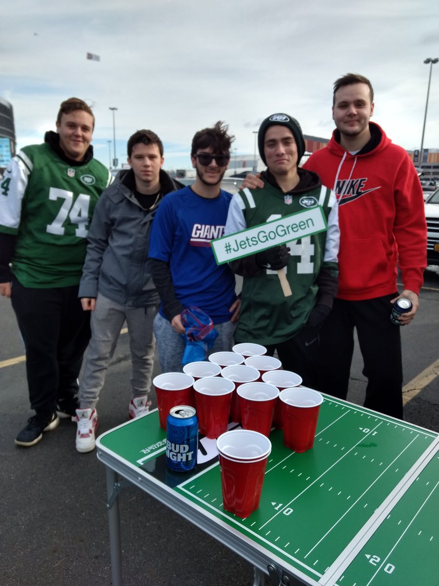 a_7XSES's tweet photo. #jetsgogreen cant wait for this game. https://t.co/dhXo8BSopZ