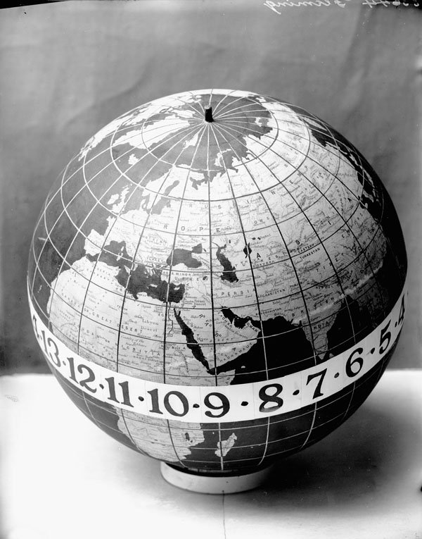 dcb_dbc's tweet photo. It's Canada #HistoryWeek2018! The theme is Science, Creativity and Innovation. Today we highlight Sir Sanford Fleming, best known for his involvement with railways as well as advocating for the idea of standard time. https://t.co/oSQBlj86PR #CdnHist #CdnHistory @CdnHeritage https://t.co/JlYTKPBcNT