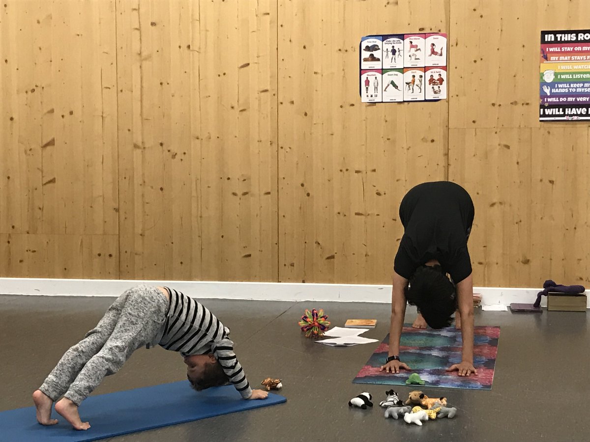 NEW! <a href="/YogaKids/">YogaKids</a> classes in #Birmingham. Physical activity, guided visualisation &amp; relaxation. Bring your kids along on Saturday December 1st &amp; Saturday December 22nd for a fun-filled hour using books, props, art and music. 🧘‍♂️🧘‍♀️booking.appointy.com/brightsparksyo… <a href="/birminghamkids/">Birmingham Kids</a> @BkkidsClub