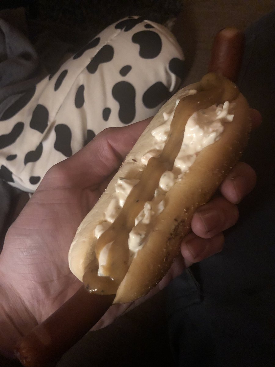 h_retard's tweet photo. Det här är helt fantastiskt. Världens bästa korvbröd möjliggör dubbelt så mycket bullens. #bullensgate https://t.co/v4AC1fSFGA