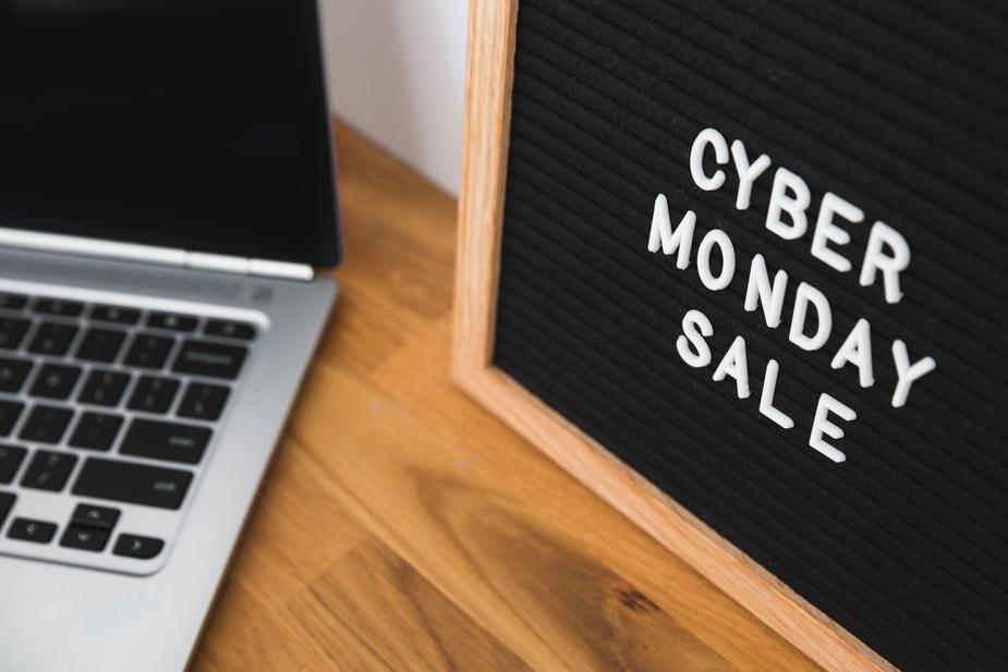 shavingmexico's tweet photo. Cyber Monday is ON at https://t.co/4YCLjL5lg6 https://t.co/C5g89E19Og