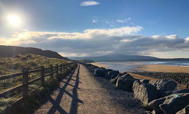 Leclesh's tweet photo. Is there a better way to clear (cure) the head on a Sunday morning? 🙏🏻
.
.
.
#sligo #shhligo #beach #stroll #sunday #scenes #sundayvibes #fragile #fear #ots https://t.co/F6JmgfZudi https://t.co/2VPAYx3OW0
