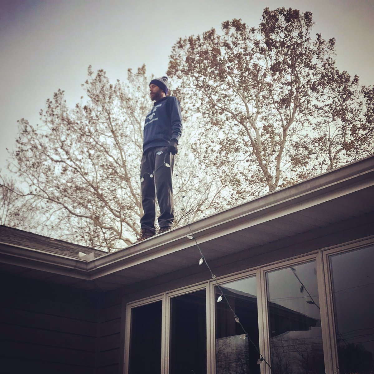 jlain80's tweet photo. On average, Caldwell is a pretty calm guy. There came a point though, when the whole line of lights that he strung fell off of the gutter, that I thought he was going to lose it. @DGSXC #isyourhouseonfireclark #itschristmasandwereallinmisery https://t.co/Hmiu9ThRjm