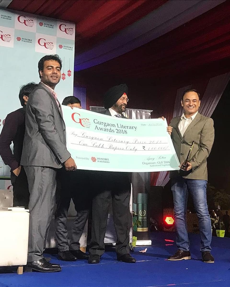 Kulpreetyadav's tweet photo. Delighted to announce that I've been awarded the BEST FICTION WRITER 2018 today at Gurgaon Litfest. The award carries a cash prize of Rs one lakh. Thank you, judges. Also, thank you @BloomsburyIndia for publishing my latest book, Murder in Paharganj.
#books @ipublish1 #thriller https://t.co/43t2YsndKj