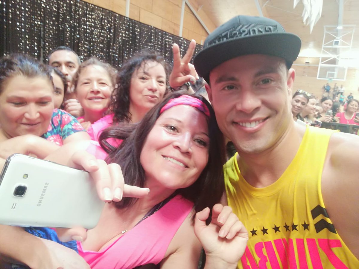 ArcosNorte's tweet photo. Vecinas disfrutando de  las actividades #zumberas del domingo💪💪 #zumbafitness @MuniLaFlorida @rodolfocarter @radiolaflorida @Deporteslf https://t.co/UNretzs9y7