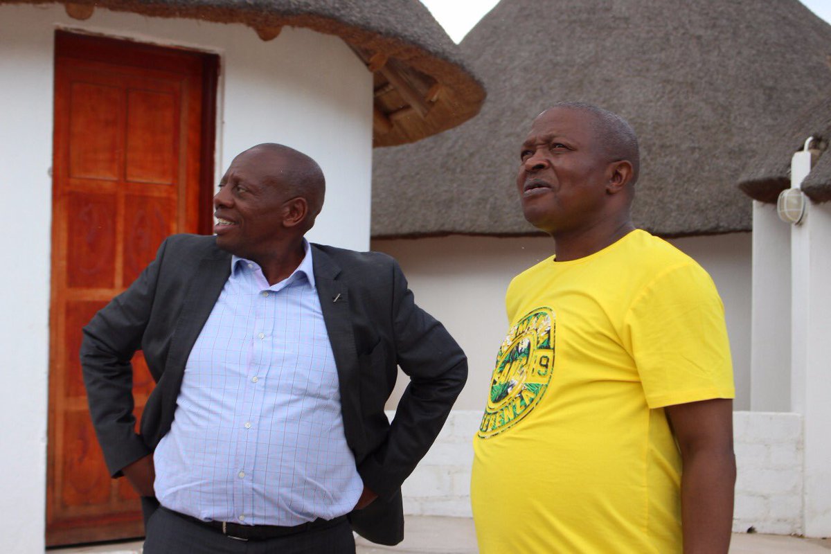 MYANC's tweet photo. #ANCDP Comrade David Mabuza at Royal Kraal - Moลกhate of Kgoลกhi Moloto to conclude the #ThumaMina trail in Limpopo with Kgoลกhi Moloto, @myanc leaders and volunteers. https://t.co/a2HsKK7rt0