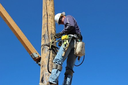 AerisM2M's tweet photo. How the Internet of Things is helping transform safety and support for public workers:  https://t.co/5ffolXeqQv #publicsafety #connectivity #healthtech #wearables #IoT https://t.co/RnFyGvOezz