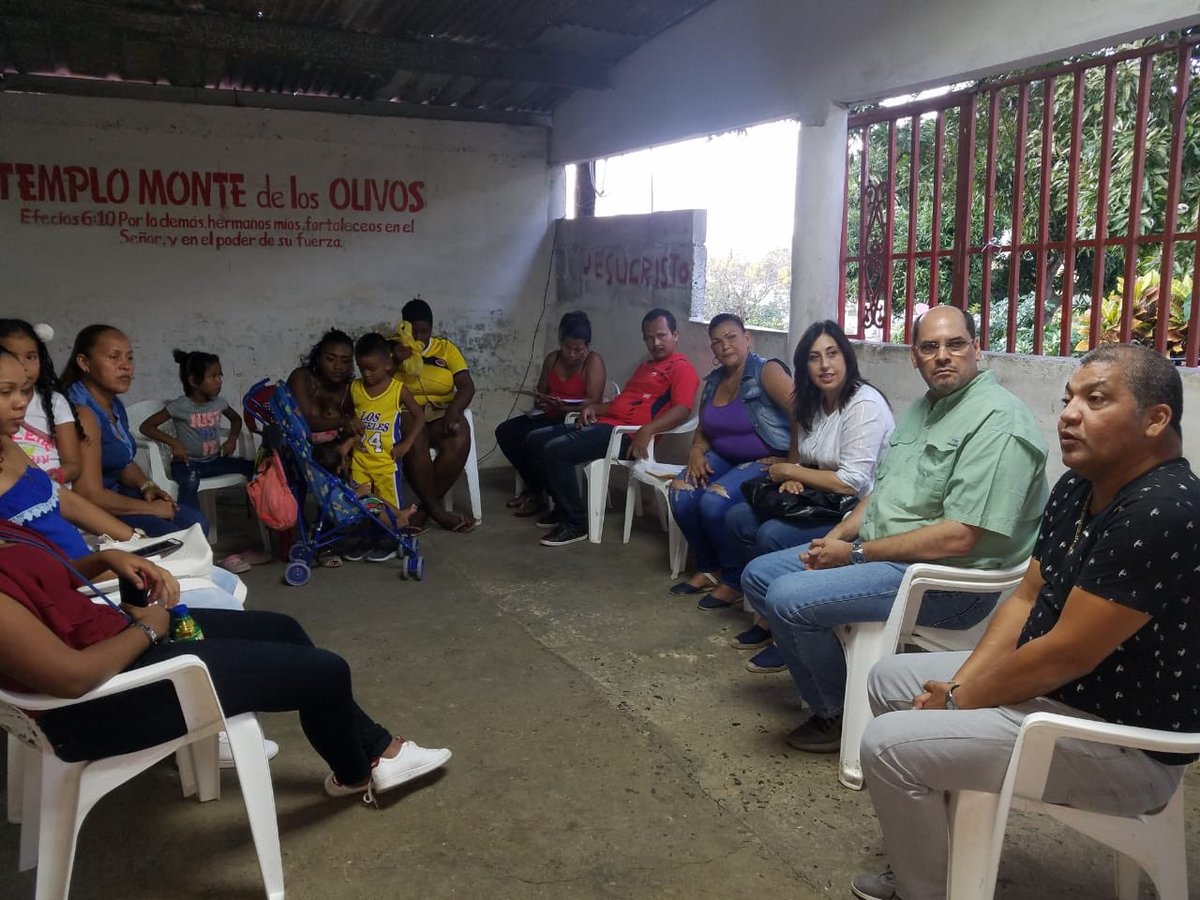JDAriasV's tweet photo. En Belisario Frias, San Miguelito en contacto directo con nuestros activistas, dirigentes y vecinos discutiendo planes concretos para cambiar su comunidad. https://t.co/lubwhY2DIX