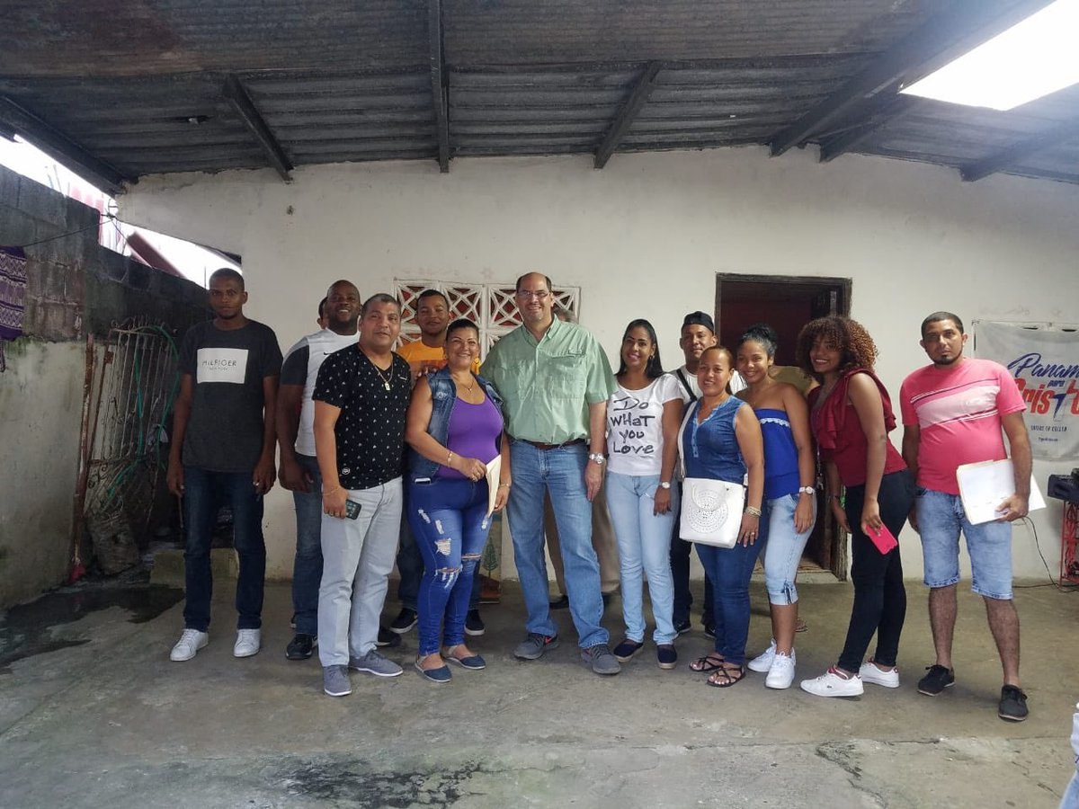 JDAriasV's tweet photo. En Belisario Frias, San Miguelito en contacto directo con nuestros activistas, dirigentes y vecinos discutiendo planes concretos para cambiar su comunidad. https://t.co/lubwhY2DIX