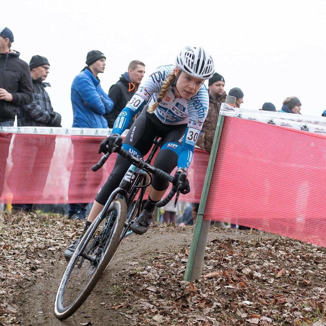 Liked the course in Wachtebeke! Unfortunately I was behind a crash after the start and my bike was stuck in another bike. Coming from place 3️⃣0️⃣, place 1️⃣5️⃣ was all I could do in the end. Luckily the feeling on the bike was finally beter again! 

<a href="/creafintuvsud/">Creafin-TÜV SÜD</a>