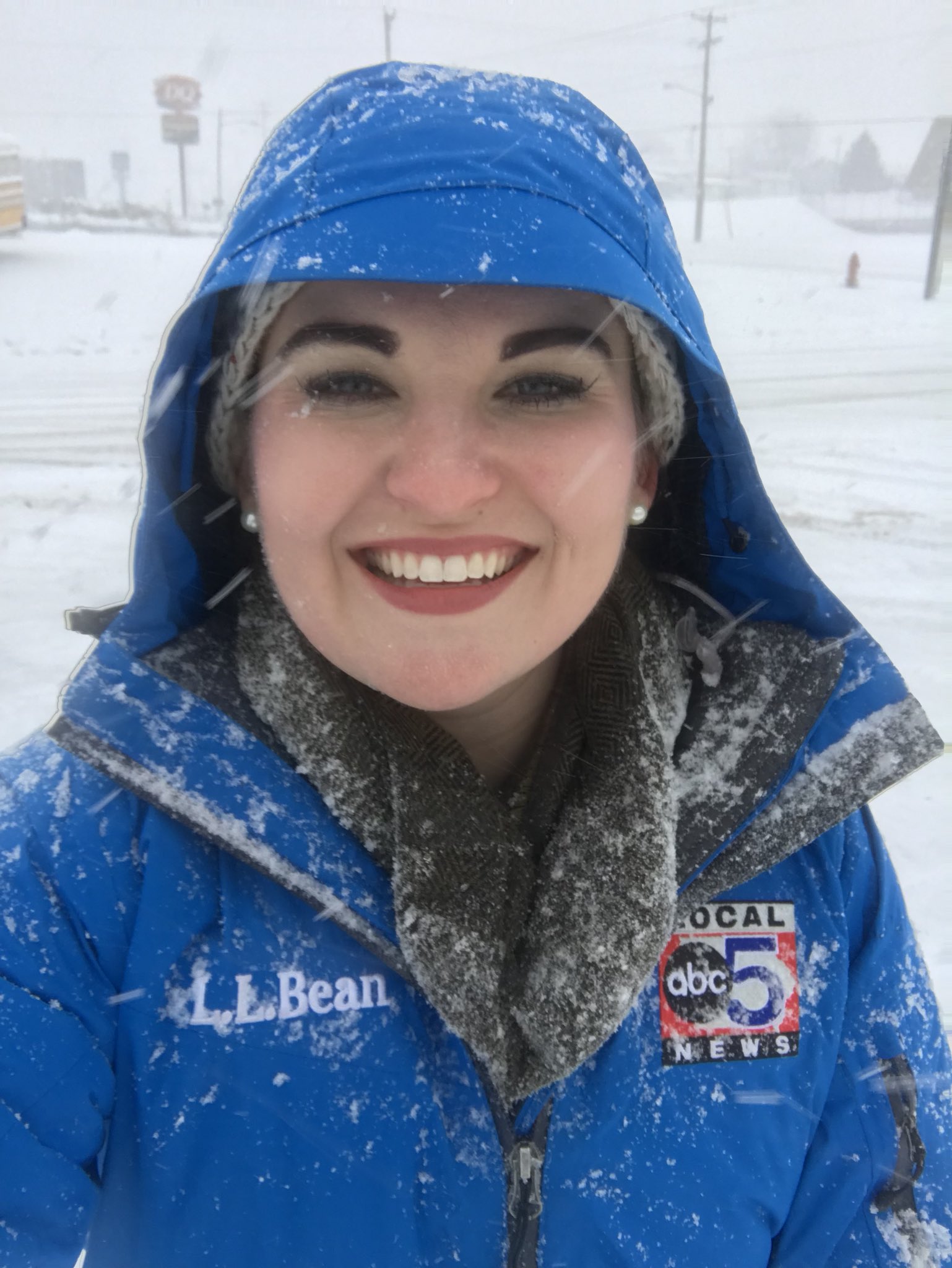 Lakyn McGee on X: Just call me a snow bunny ❄️ #snowcoverage #thatnewslife  t.coxwzGYyVmx5  X