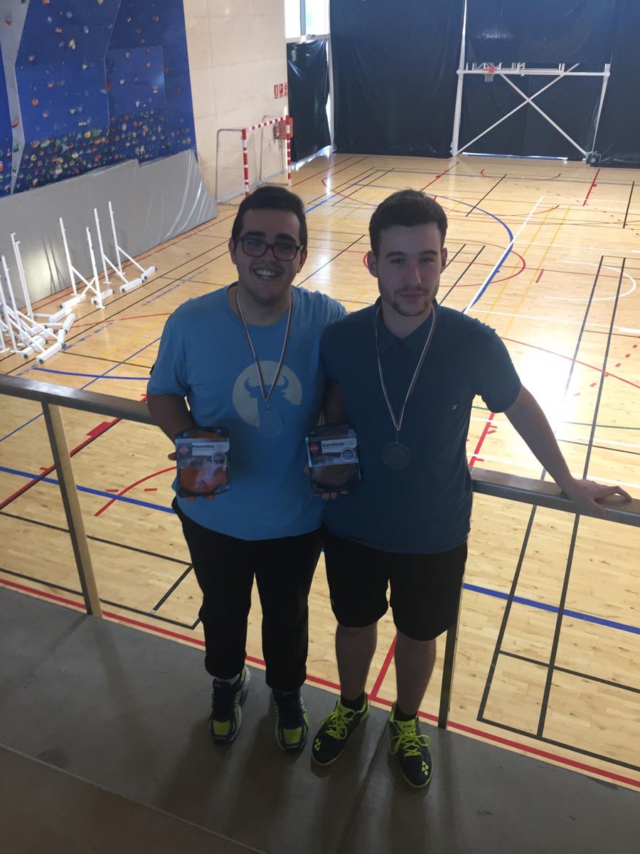cb_azpilagana's tweet photo. Francisco Lorca campeón de la categoría B en la 2a jornada del circuito setteo. Su compañero Guillermo Gómez consigue el tercer puesto en la misma categoría. Enhorabuena a ambos!! #setteo #vitoria #podium #oro #bronce https://t.co/FlJZvj0jde