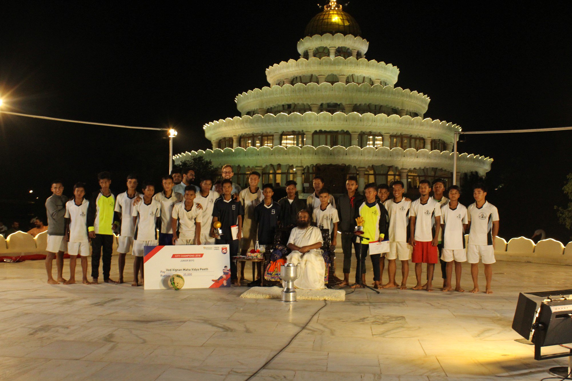 Gurudev Sri Sri Ravi Shankar Our Boys From The Bangaloreashram School Won The Finals Of The Under 16 Youth Reliance Cup Football Championship In Bangalore Today T Co K7woeujus1 Twitter