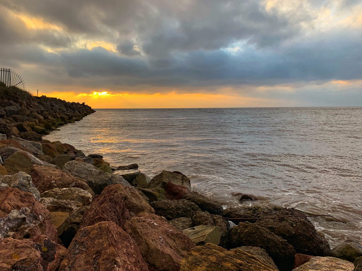 KeriH_AHP's tweet photo. The wonder of the super early sea swim and a (very) high tide at Jacksonβs Bay, captured by the wonder of the modern smartphone. #Barrybados #skinsswimmer #10degrees #swimwildandfree #outdoorswimmer #sunriseswimmer https://t.co/71ALn6bFnP