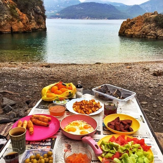 prepperscomes2's tweet photo. Breakfast by the lake. Great view. #survival #picnic #outdoors https://t.co/jxge095j6x