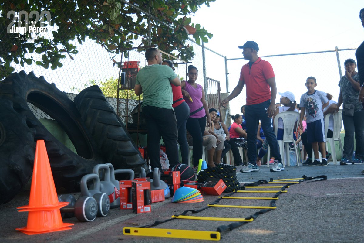 JuanPerezSDO's tweet photo. Es un grato honor y satisfacción poder compartir con grandes personas del municipio.
https://t.co/nFG827uVMh
Hoy inicia un antes y un después para el municipio, lo vamos a llevar a cada sector.
¡Un entrenamiento de mucha adrenalina!
#CrossTrainingConJuan #ProyectoJPalcalde https://t.co/QISOAa2EPz