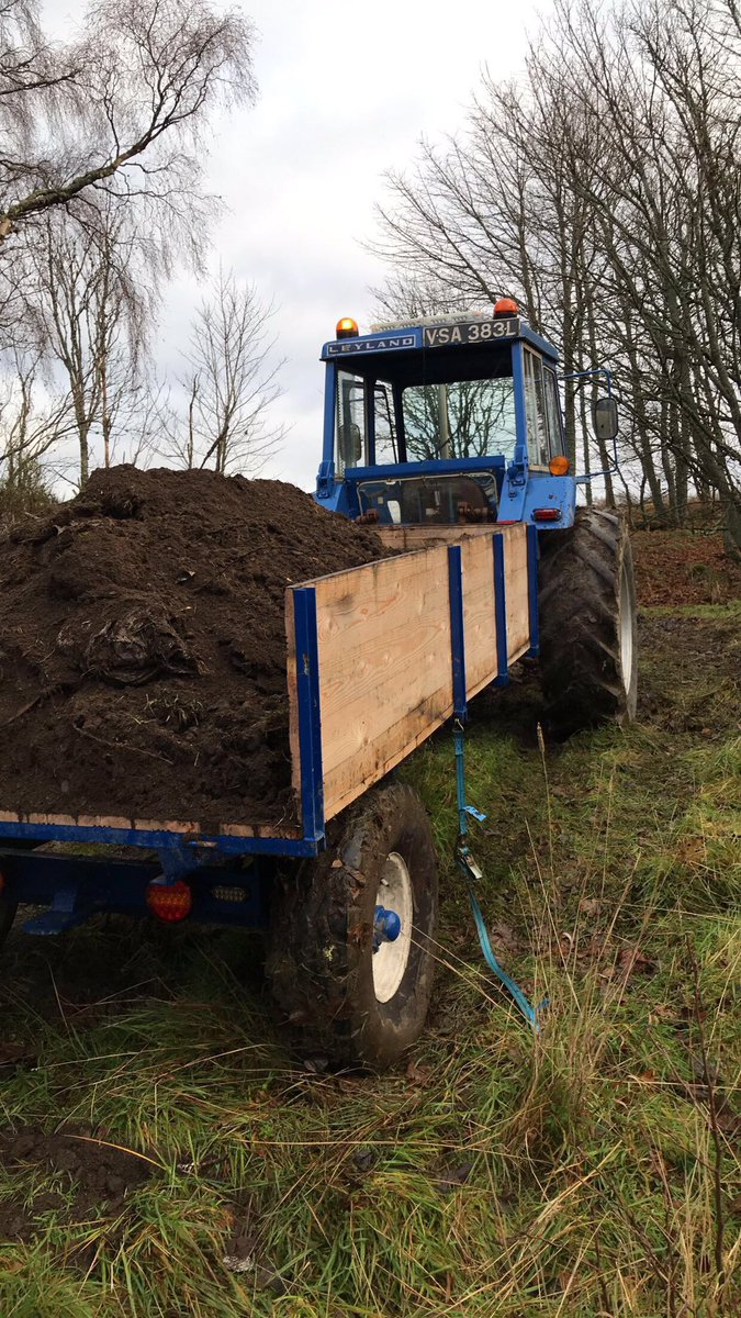 Bbbenmo's tweet photo. An afternoon moving dirt with the trusty old Leyland https://t.co/RlIBGuRkIq