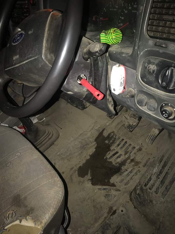 GardaTraffic's tweet photo. Bandon Gardai stopped this van at a fork in the road beacuse it had no tax/certificate of roadworthiness and a spoon for a ignition key. Van was seized and a court date for the driver. You could cut the tension with a knife. https://t.co/YhtLU6jxuK