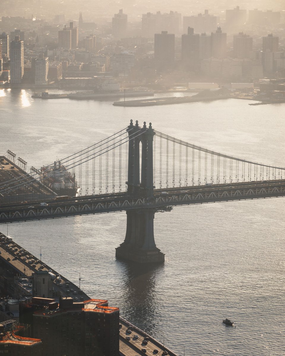 Manhattan bridge 
#arkiminimal #archi_unlimited #raw_architecture #lookingup_architecture #sensational_architecture #icu_architecture #ptk_architecture
