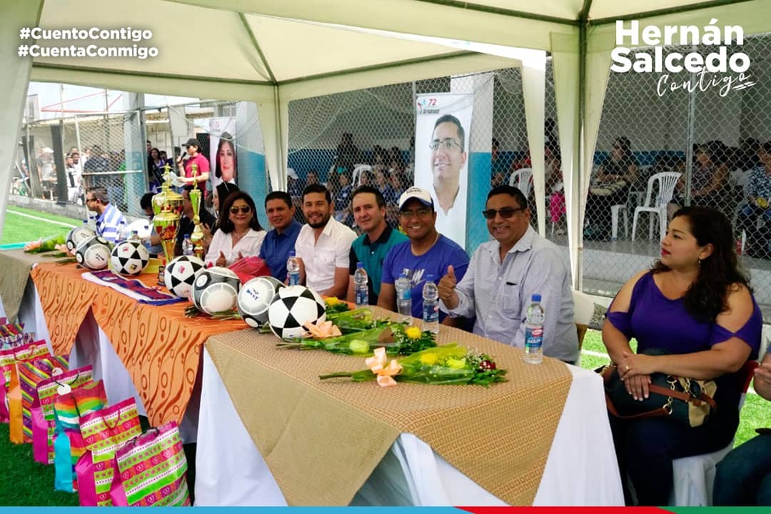 SCHP_TARQUI's tweet photo. |TRABAJADORES DE ALES INAUGURARON JUEGOS INTERNOS|
Gracias a la gran familia de trabajadores de está institución por invitarme junto al equipo del movimiento #SíPodemos a compartir esta mañana deportiva y fraterna. #Manta #CuentaConmigo https://t.co/bPTKPWrJP0