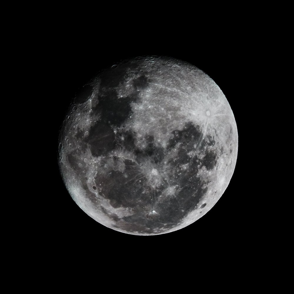Stephen13ennett's tweet photo. When the forecast says clear skies, but the clouds keep rolling by.. There are 181 moons in our solar system. Most of them have really cool names like Prometheus, Callisto or Thalassa. Ours is called 'Moon' 🌔 #Astrophotography #astronomy #astronomia #nightsky #moon #telescope https://t.co/pOHZVGCHix