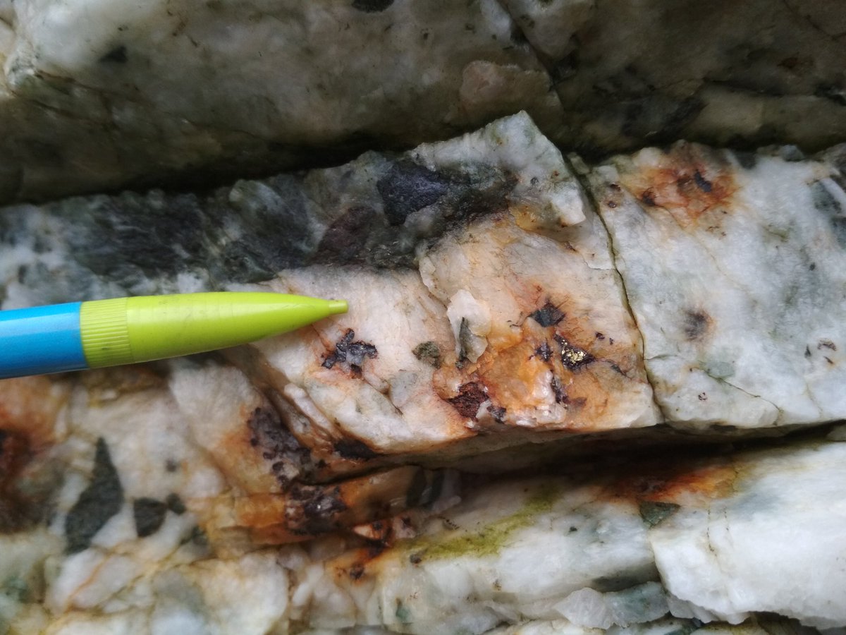 DrakouFoteini's tweet photo. An intensive cuprous weekend, visiting #CopperCoast and #AvocaMines. 

#amazinggeology  #historicMining #Ireland https://t.co/eybxuIBZoA