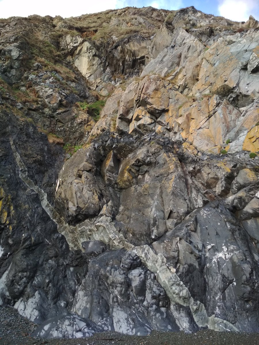 DrakouFoteini's tweet photo. An intensive cuprous weekend, visiting #CopperCoast and #AvocaMines. 

#amazinggeology  #historicMining #Ireland https://t.co/eybxuIBZoA