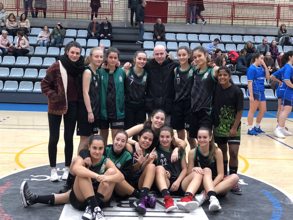 ringu6q's tweet photo. I després de tres intents fallits, per fi arriba la sisena victòria!!! No hem fet el nostre millor partit de ben segur, però al final trenquem la mala ratxa, seguim sumant. #lespetitesmesgrans #gladiadores #roadtointer https://t.co/E65zLAKjcy