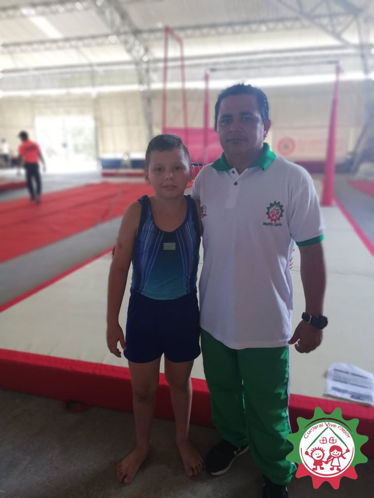 AlcCumaral's tweet photo. El Alcalde, Miguel Caro felicita a Jhonatan Alexander Garzón López quien llegó a la final nacional de los #JuegosSuperarte2018 en #Barranquilla obteniendo un 4to lugar en la categoría individual por aparatos en suelo y salto.

Felicitaciones !!! https://t.co/gJc6jUlFLi