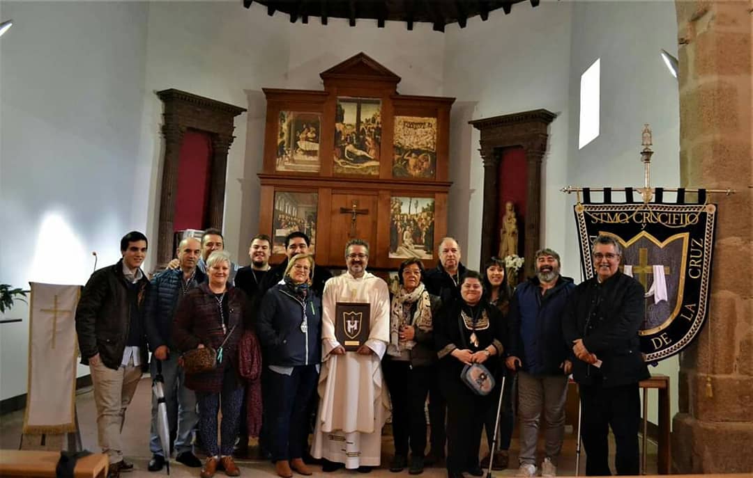 veracruzpla's tweet photo. Asistiamos al II Concierto de la A.M. Virgen del Puerto de Plasencia In Memorian Javier Tobar Cid y en Honor a Santa Cecilia y en la mañana de hoy acompañábamos a la Cofradía del Santísimo Crucifijo y Descendimiento de la Cruz de Plasencia en su Misa de Difuntos. https://t.co/xiYucjlbGs