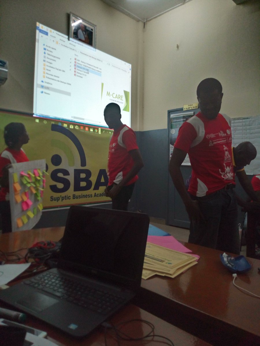 #SWAIYaounde #GSWAI la présentation final devant le jury.
5e et dernier passage, le projet #Mcare l'oxymètre intelligent comme ils se définissent eux-mêmes. C'est un appareil capable de prendre le premier paramètre de santé de façon autonome grâce à une #IA .
