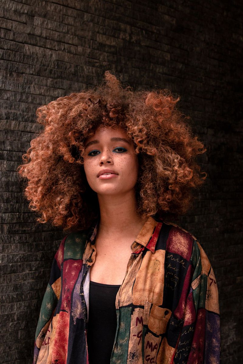 kmshairuk's tweet photo. Meet @lulustone_. Lulu wears STYLECOLOR Brushed Gold and Rusty Copper to create warm undertones. "To me, colour means expression". Try something new today, something else tomorrow.
#STYLECOLOR #STYLECOLORTRIBES https://t.co/MUwTHkt6uy