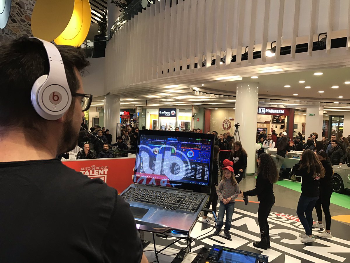 discoradioIT's tweet photo. Momenti di Autorigoldi #TalentZone. Vi aspettiamo al #BicoccaVillage di #Milano! @AutoRigoldi @e_Cooltra https://t.co/uE7yWU4nDo