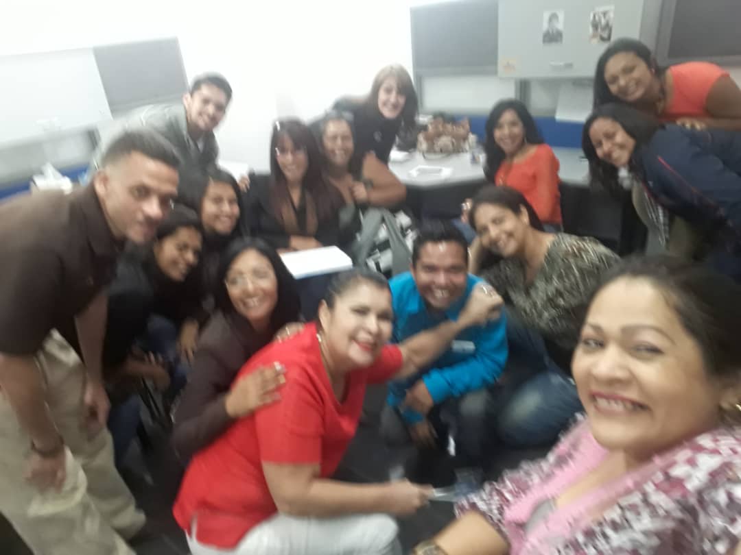 fotoecocultura's tweet photo. #LasMujeresQueremosPaz La Revolución debe ser feminista, porque sin feminismo no hay socialismo ellas son el motor eje de las transformaciones sociales para seguir la batalla de nuestra amada Venezuela ¡Vivan Nuestras Mujeres Patriotas! #NiUnaMenosVenezuela 
.@NicolasMaduro https://t.co/fHuaVDfsW8