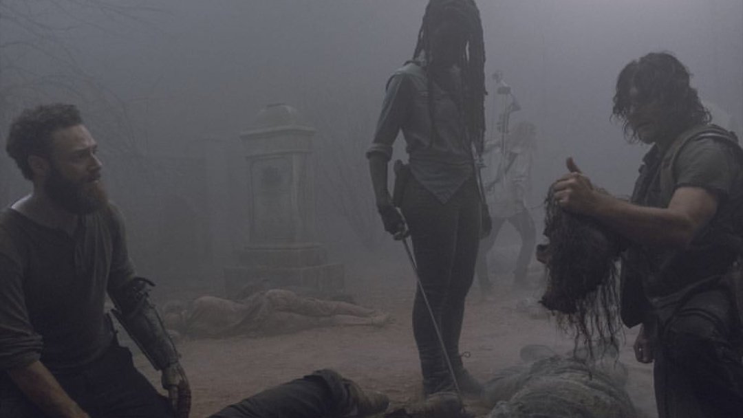 📷 || Preparados ? Nova imagem do episódio de hoje! Provavelmente a cena deles descobrindo que são pessoas com máscaras de zumbis...