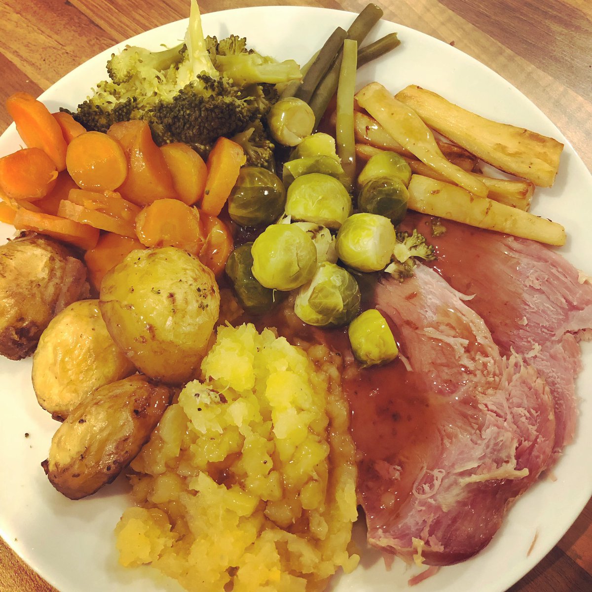 emzy611's tweet photo. #Sundayroast - fave meal of the week 😍 with @SlimmingWorld you can still enjoy your favourite meals and #loseweight #hellesdonslimmingworld https://t.co/jnIJEzfzG3