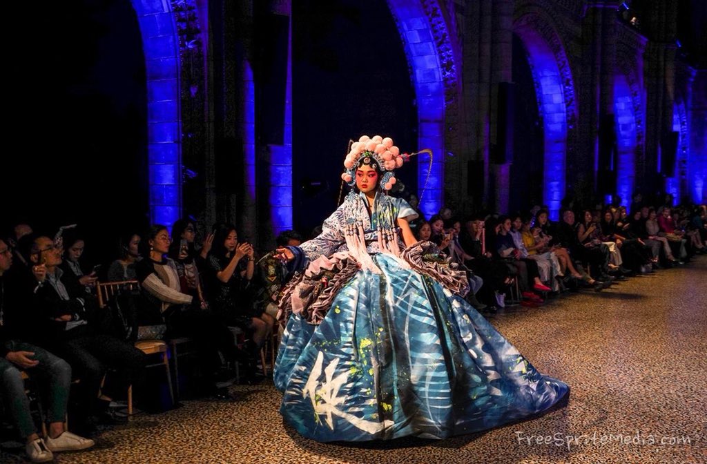 FreespriteMedia's tweet photo. #fashion #designer Sheguang Hu’s #fashionshow at Natural History Museum @NHM_London in October #catwalk #fashionmagazine https://t.co/xvjvBpzF7Y