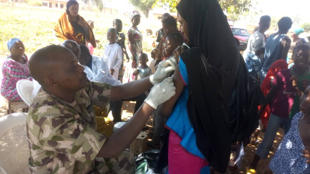 ibkasim4real's tweet photo. #WHO_Plateau: #YFPMVC2018 ongoing on the #Plateau with 10 LGAs implementing in #Phase_1. #Day-4 where #Teams at #Temporary_Fixed_Posts ensuring that all #eligible ages (9mnths to 44yrs) are #vaccinated @WHONigeria @DrClementPeter @BrakaFiona @CWarigon @KulchumiIsaHamm @wadzingi https://t.co/zRFiSHUT5x