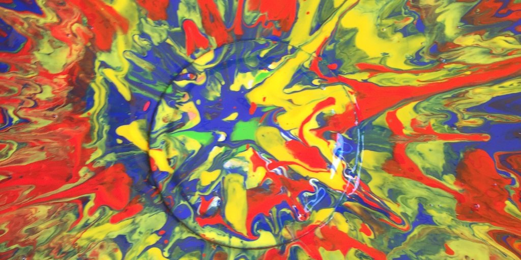 🎄✨Had a lovely afternoon at the Catford Christmas market with wonderful craft activities for the kids. The kids had a ball creating their splatter paintings and twirling their twizzlers in the Catford wind.🎄 ✨ @catfordfoodmarket 
#se6 #christmas