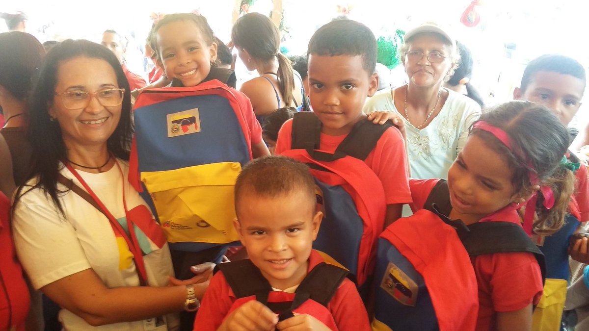 red13sucre's tweet photo. Trabajo y más trabajo, Educación de frente con nuestras comunidades. Activos en Gobierno de Calle 💛💙❤#Sucre #BocadeSabana @karsanc @prensazees @EdwinRojasM @aristobulopsuv @salaeje01 @divnnpneesebes @LISBE4 @ZeesRpa https://t.co/sczYJ4Dmyx