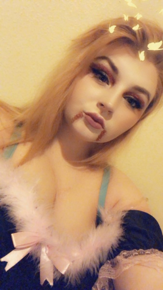 Sexyladieshere1's tweet photo. Summer is in need of a daddy! Come on guys, drop me a message, you won’t get any better!  #bigtits #slut #bluehair #summer #photos #daddy #daddysgirl #Sellingnudes #Needsadaddy https://t.co/wHmfgna0LS