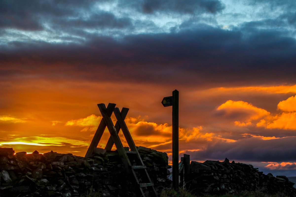 JUDITHM58257161's tweet photo. I thought you might like to see the stunning sunset we had this evening in the south-west of the Lake District (Near Coniston) @BBCCountryfile #countryfile https://t.co/MVrEOd53DK